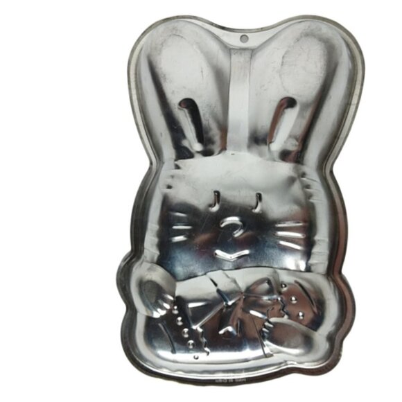 Vintage Midwestern Home Products Easter Bunny Rabbit Cake Pan - Picture 1 of 3